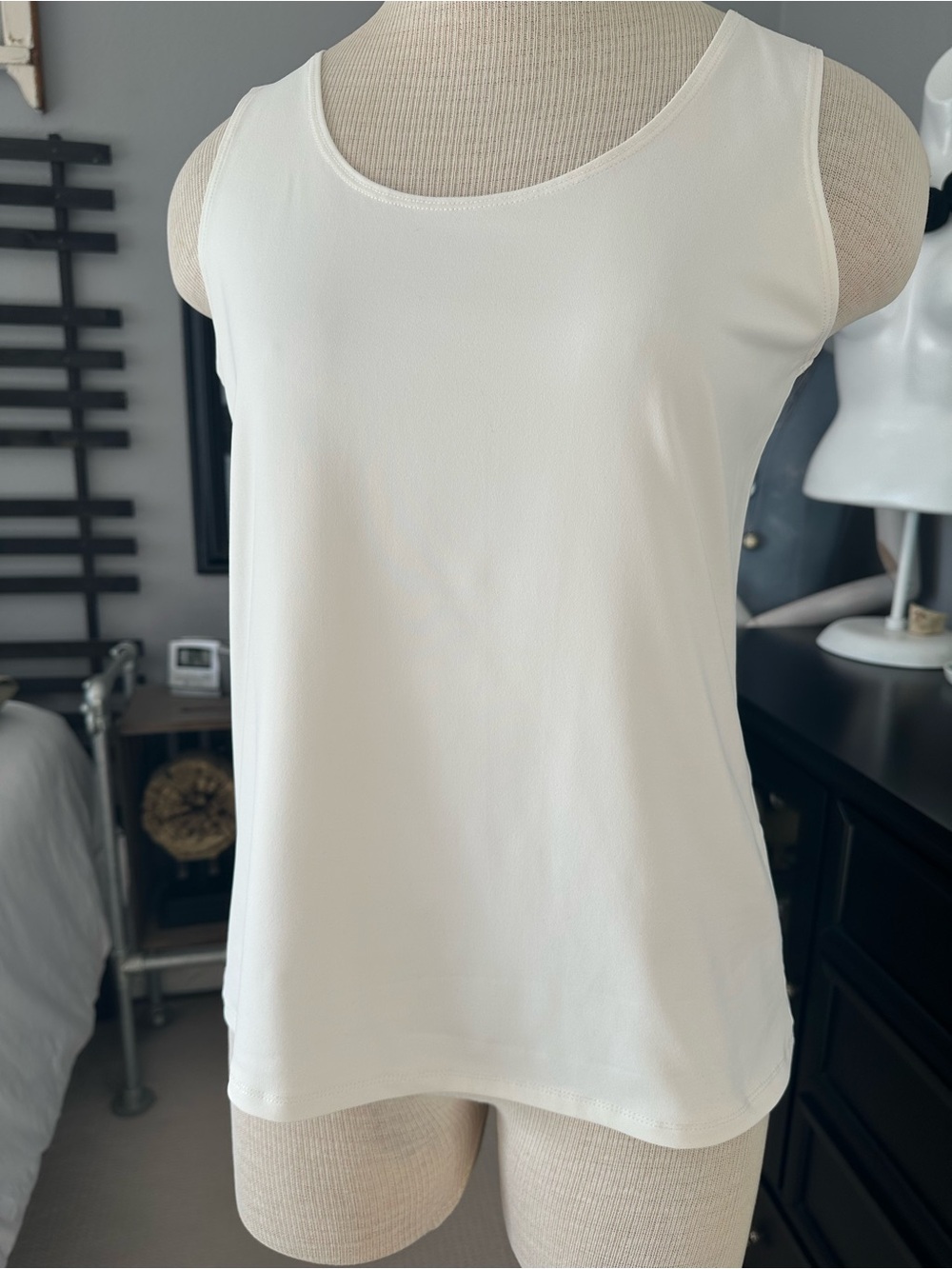 Chico's classic cream scoop neck tank, size medium (1)